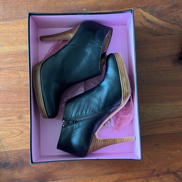 Steve Madden 8.5 Lipstick Black Leather boots - Picture 5 of 5